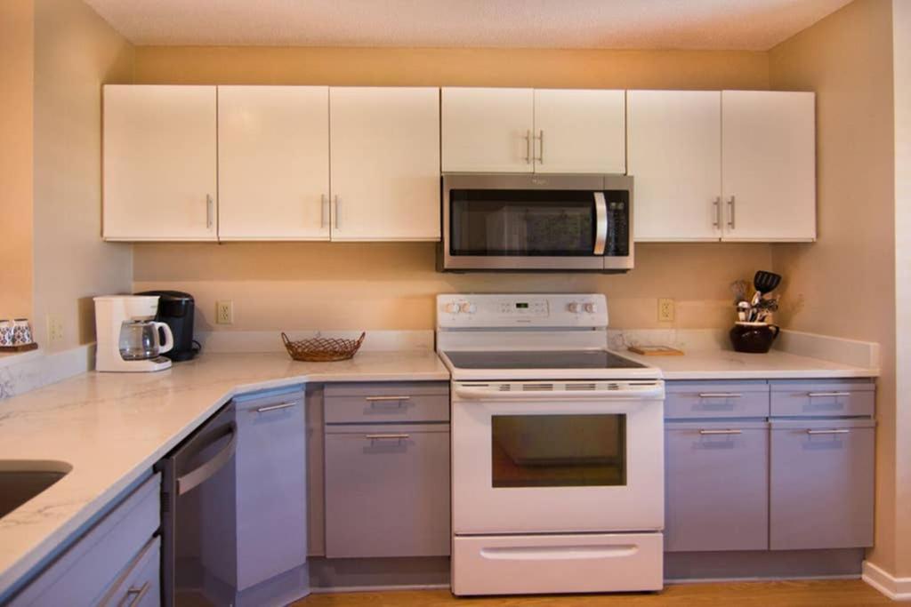 Pelican Point Unobstructed Beach Views Beach Access Out Back Door! Harbor Island Exteriér fotografie