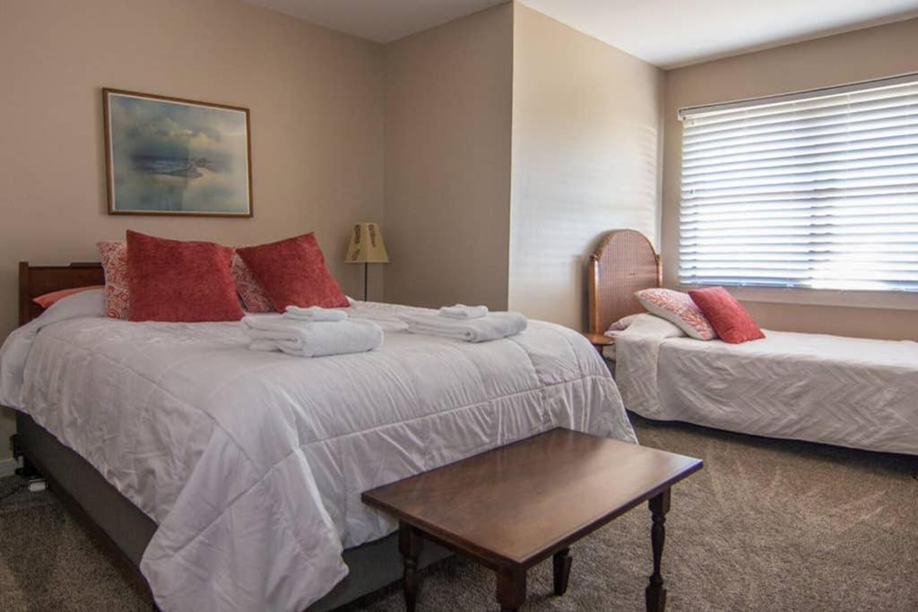 Pelican Point Unobstructed Beach Views Beach Access Out Back Door! Harbor Island Exteriér fotografie